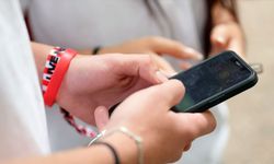 Erken yaşta sosyal medya okul başarısını düşürüyor