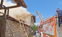 Kütahya'da bir köyde ev ve samanlık yangını