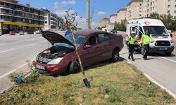 Kütahya’da hız ve dikkatsizlik kazaya neden oldu, 2 yaralı