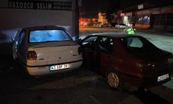 Kütahya’da iki otomobil çarpıştı, sürücüler yaralı