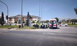 Kütahya’da motosikletli kırmızı ışıkta bekleyen otomobile çarptı