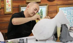 Kütahyalı çini ustası geleneksel motifleri modern dokunuşlarla geleceğe taşıyor