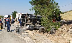 Manisa'da yolcu otobüsü kamyona çarptı: 1 ölü, 7 yaralı