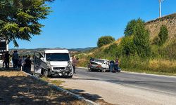 Kütahya'da oto kurtarıcı ile otomobil çarpıştı, ölü ve yaralılar var