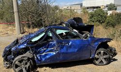 İzmir’de otomobil çaya devrildi: 1 ölü, 2 yaralı