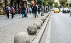 Kaldırım kenarındaki beton kürelerin amacı belli oldu