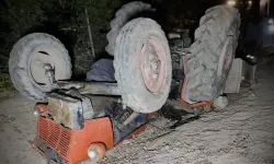Kütahya'da devrilen traktörün sürücüsü yaralandı