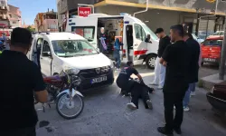 Kütahya’da hafif ticari araç motosikletle çarpıştı