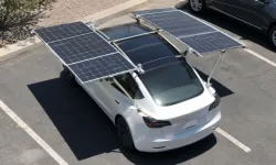 Tesla’ya güneş paneliyle ek menzil