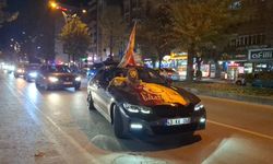 Kütahya’da Galatasaraylı taraftarlar derbi galibiyetini kutladı