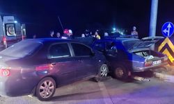 Kütahya’da iki otomobil çarpıştı, 3 yaralı