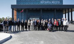 Vali Işın, Kütahya Müzesi’ni gezdi eserleri inceledi