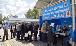 Simav'da "Büyük Hayır ve Sünnet Şöleni"nde yemek dağıtıldı