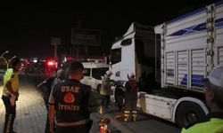 Uşak'ta araçlara çarpıp "dur" ihtarına uymayan tırın sürücüsü gözaltına alındı