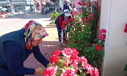 Cumhuriyet Meydanı'nda çiçeklendirme başladı