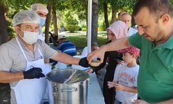 Gediz Belediyesi'nden vatandaşlara aşure ikramı