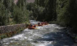 Van'da Doğaseverler Müküs Çayın'da rafting yaptılar