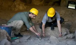 Mağara kazısında 12 bin yıllık olduğu düşünülen mezar bulundu