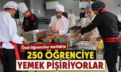 Kütahya’da özel çocuklar mutfağa girdi, 250 öğrenciye yemek pişiriyor 