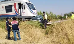 İzmir'de tren araca çarptı, 3 ölü 