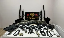 İzmir'de Yasa Dışı Silah Ticareti Operasyonunda 3 Şüpheli Tutuklandı