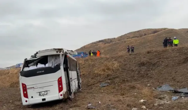 Çankırı’da cenazeye giden midibüs devrildi: 29 yaralı