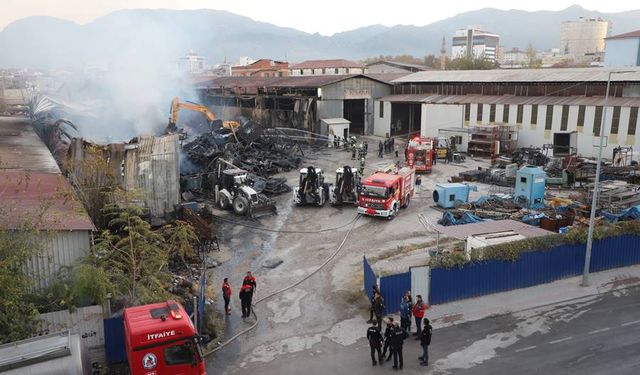 Denizli'de metal işleme tesisinde çıkan yangın söndürüldü