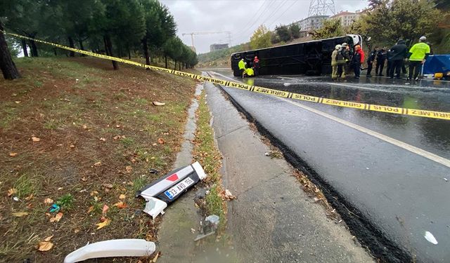 Esenler'de yolcu otobüsü devrildi: 1 ölü, 18 yaralı