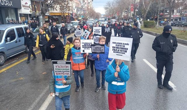 Kütahya’da çocuklar Filistin için yürüdü