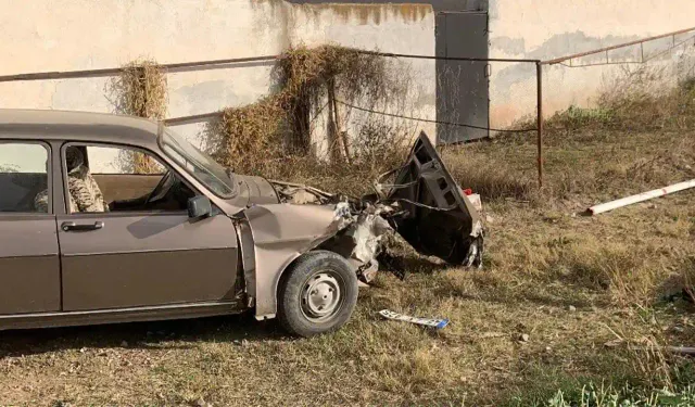 Manisa'da tren otomobile çarptı: 1 yaralı