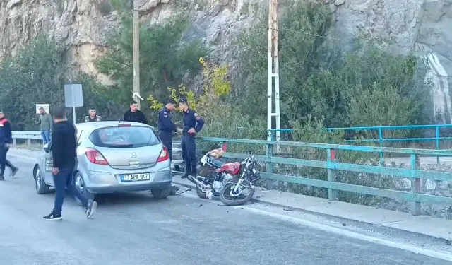 Otomobil ile motosiklet çarpıştı: 1 ölü, 1 yaralı