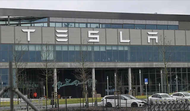 Tesla'nın hisse fiyatları 1 trilyon dolar piyasa değerine ulaştı