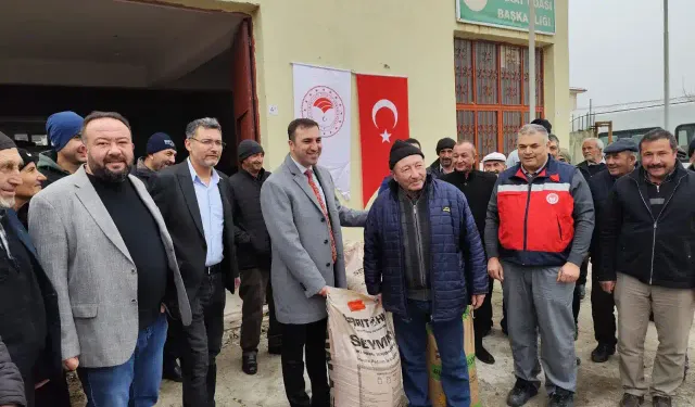 Kütahya’da üç ilçede hibe tohumlar dağıtıldı