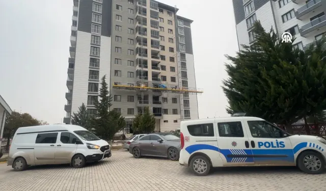 Malatya'da inşaat iskelesinden düşen 3 işçi ağır yaralandı