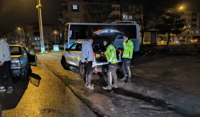 Kütahya’da ehliyetsiz otomobil sürücüsü ekiplere yakalandı