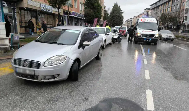 Kütahya’da motokurye ile otomobil çarpıştı, 1 yaralı