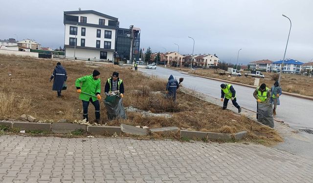 Kütahya’da Yoncalı Mahallesi’nde temizlik çalışmaları sürüyor