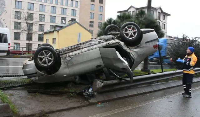 Trabzon'da otomobil devrildi: 2 yaralı