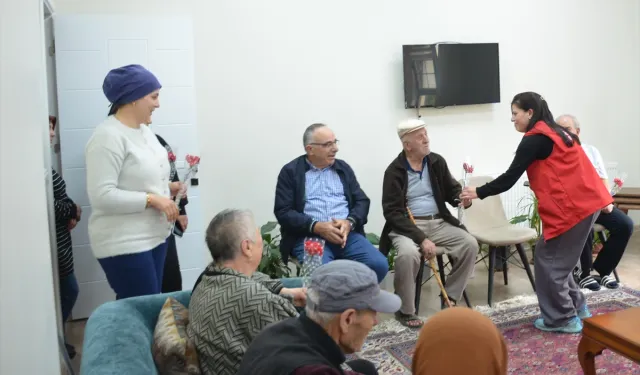 Kütahya Tavşanlı’da bayramda yaşlılar unutulmadı