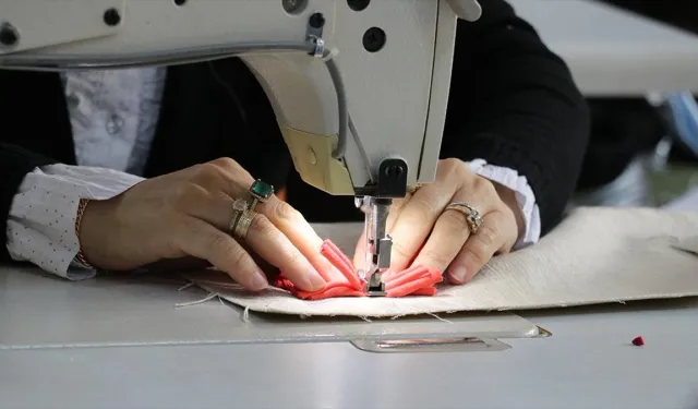 Bursalı kadınlar tekstil atıklarını geri dönüştürerek üretime katılıyor