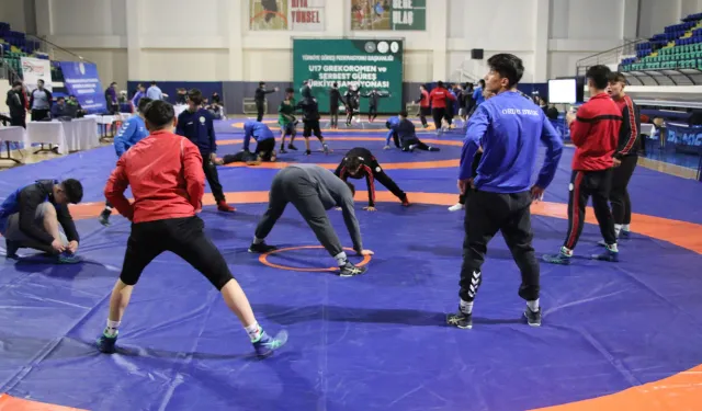 Kütahya 65 ilden 1000 sporcuyu ağırlıyor
