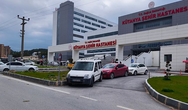 Kütahya Şehir Hastanesi’nde ‘yok artık’ dedirten araç parklanmaları