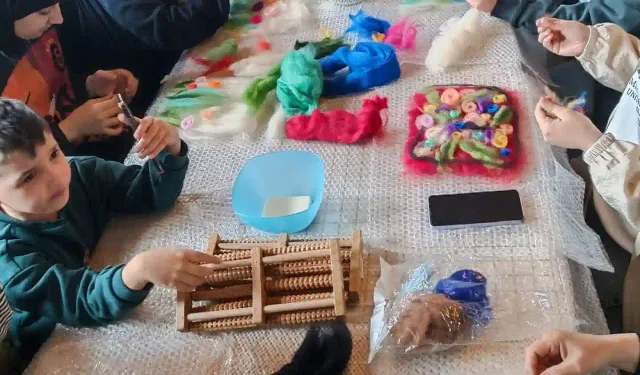 Kütahya’da çocuklar örgü ve keçede hünerlerini sergiledi