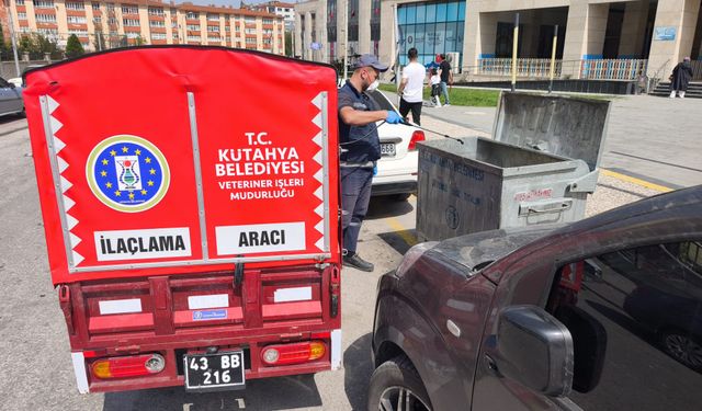 Kütahya’da çöp konteynerleri ve rögarlar ilaçlanıyor