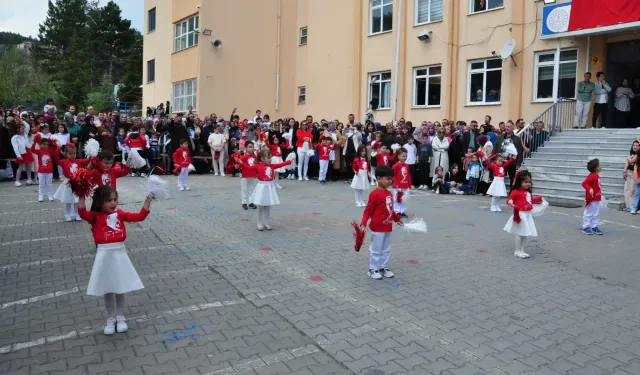 Kütahya’da öğrencilerin 23 Nisan coşkusu
