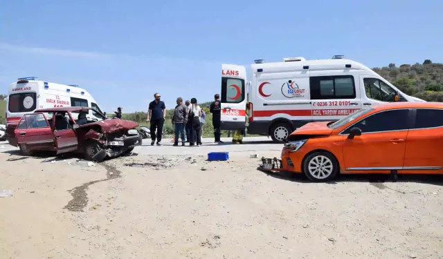 Manisa’da iki otomobil çarpıştı: Biri çocuk 4 kişi yaralandı
