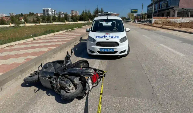 Uşak'ta hafif ticari araçla motosiklet çarpıştı: Sürücü hayatını kaybetti