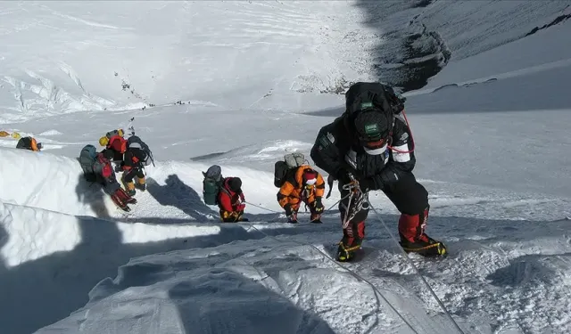 Everest tırmanış süresini kısaltan yöntemler tartışılıyor