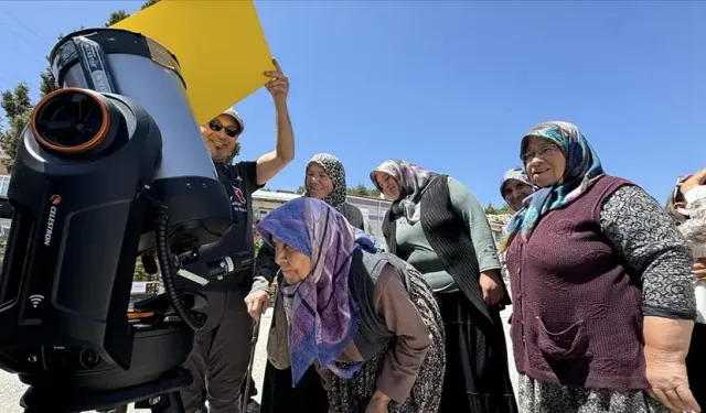 Gökyüzü gözlemiyle fen bilimini sevdiren öğretmen