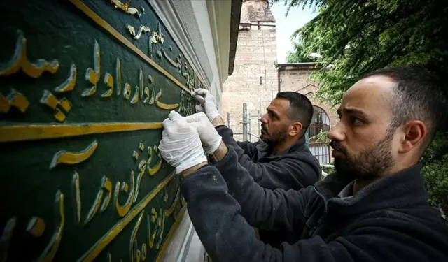 Geleneksel motiflerle bezeli camiler sanatla bütünleşiyor